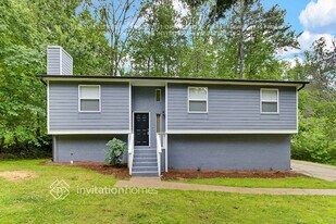 6165 Queens Rd in Douglasville, GA - Building Photo