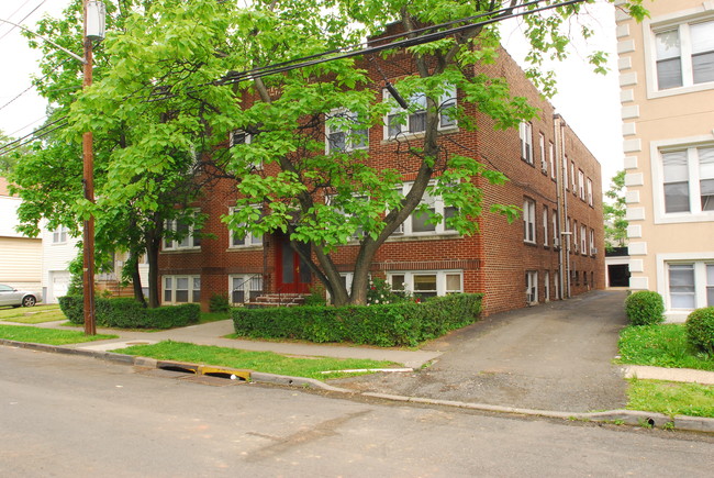 204 E Price St in Linden, NJ - Building Photo - Building Photo