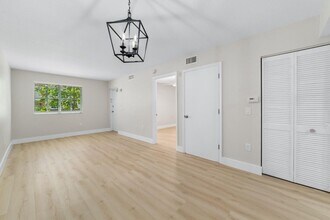 3750 N Jog Rd in Royal Palm Beach, FL - Building Photo - Building Photo