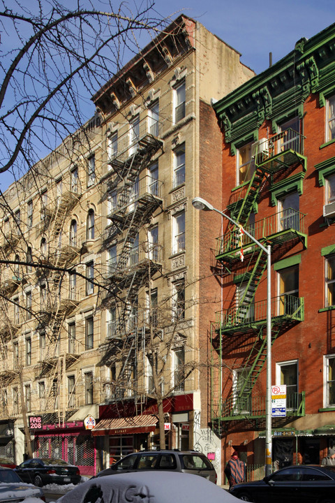 77 E 7th St in New York, NY - Building Photo