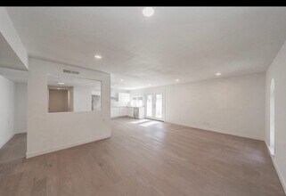 3506 S Elm Dr in Grand Prairie, TX - Foto de edificio - Building Photo