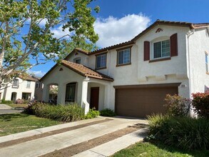 2220 Yarnell Way in Elk Grove, CA - Building Photo - Building Photo