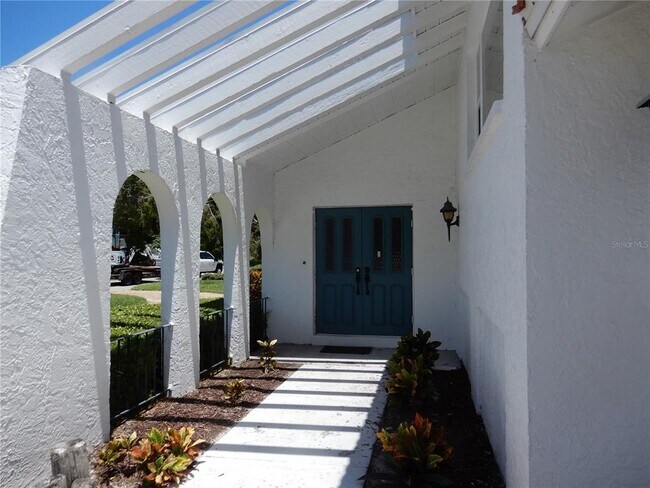 853 2nd Ave S in Tierra Verde, FL - Building Photo - Building Photo