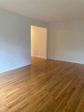 21 Schenck Ave in Great Neck Plaza, NY - Building Photo - Building Photo