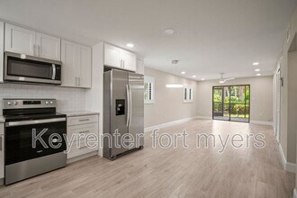 16380 Dublin Cir in Ft. Myers, FL - Building Photo - Building Photo