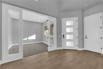 10648 Stone Ledge Ave in Las Vegas, NV - Foto de edificio - Building Photo