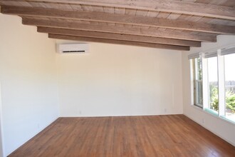 6204 Loukelton Cir in San Diego, CA - Foto de edificio - Building Photo