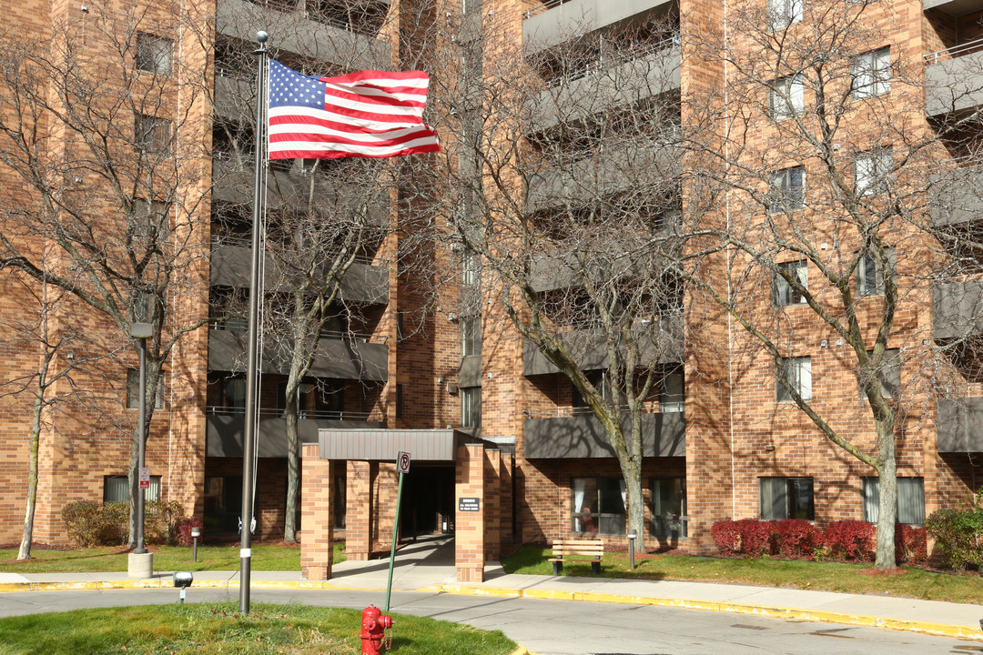 Wayne Tower Senior Apartments in Wayne, MI - Foto de edificio