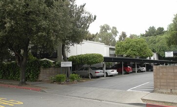 1411 Creekside Dr in Walnut Creek, CA - Foto de edificio - Building Photo