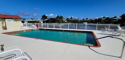 3830 Bal Harbor Blvd, Unit Villas at Bal Harbor #5 in Punta Gorda, FL - Building Photo - Building Photo