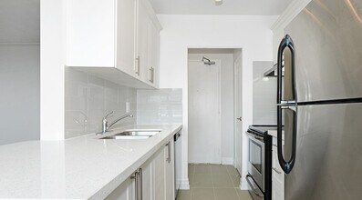 135 Lawton Blvd in Toronto, ON - Building Photo - Building Photo