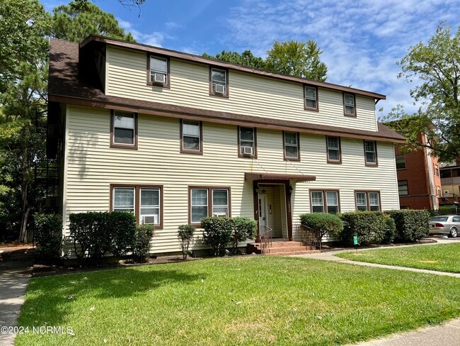 1221 Riverside Ave in Elizabeth City, NC - Building Photo - Building Photo