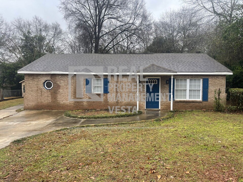 203 Larry Dr in Centerville, GA - Building Photo