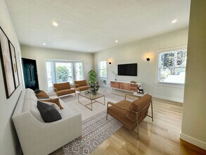 1636 Crenshaw in Los Angeles, CA - Building Photo - Interior Photo
