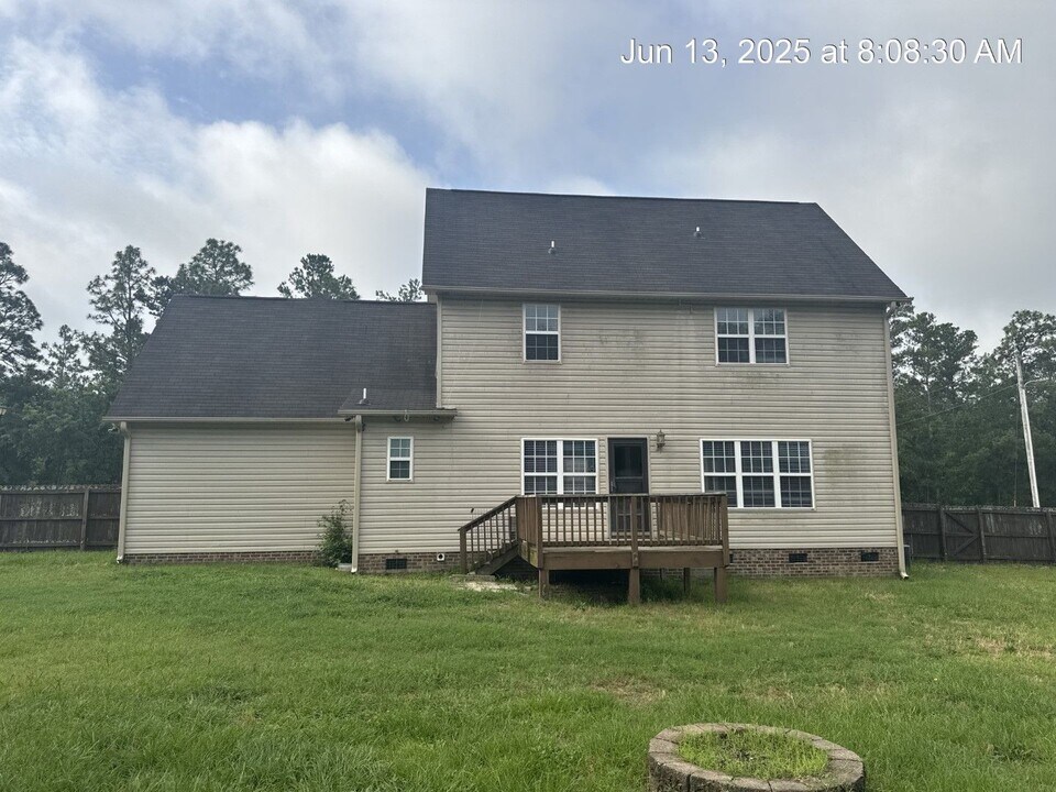 4615 Rockfish Rd in Raeford, NC - Building Photo