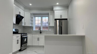 35-20 215th Pl in Queens, NY - Building Photo - Building Photo