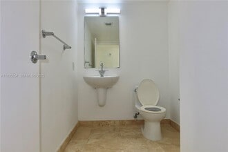 41 SE 5th St, Unit 1611 in Miami, FL - Foto de edificio - Building Photo