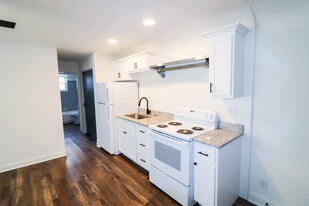 5015-5017 Madison Rd in Cincinnati, OH - Building Photo
