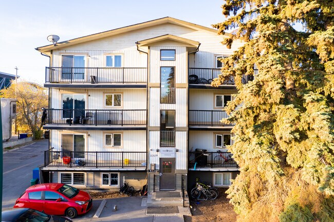 1313 17th Ave NW in Calgary, AB - Building Photo - Building Photo