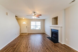 4387 Joseph Samuels Dr in Winston-Salem, NC - Foto de edificio - Building Photo