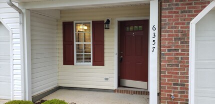 6357 Double Eagle Dr in Whitsett, NC - Foto de edificio - Building Photo