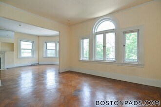 923 Beacon St in Boston, MA - Building Photo - Building Photo