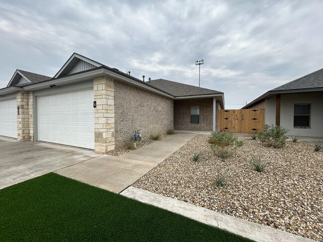 4104 Trenton Ave in Lubbock, TX - Foto de edificio - Building Photo