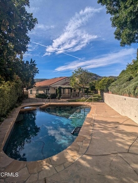 3732 Park Colony Ct in Agoura Hills, CA - Foto de edificio - Building Photo
