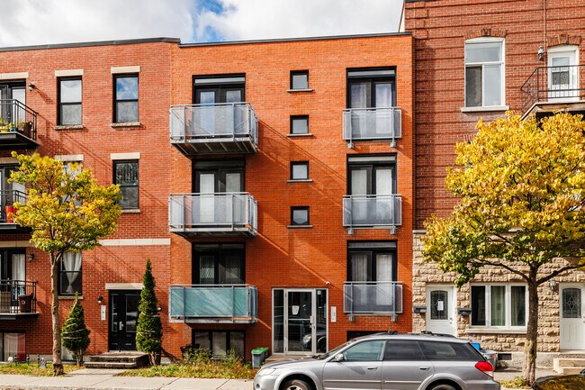 5675 Hadley Rue in Montréal, QC - Building Photo - Building Photo
