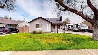 204 N Santa Ana Ave in Modesto, CA - Building Photo