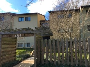 5715 Harpers Farm Rd in Columbia, MD - Building Photo - Building Photo