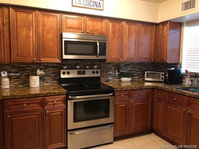 2520 Van Buren St in Hollywood, FL - Foto de edificio - Building Photo