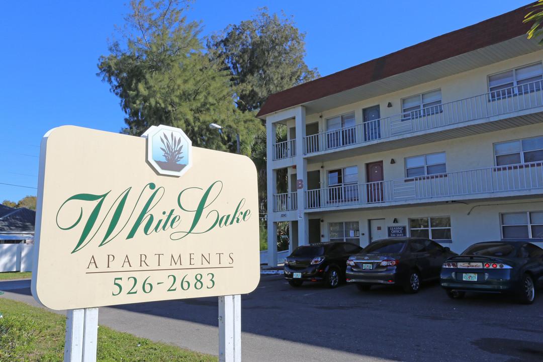 White Lake Apartments in Pinellas Park, FL - Foto de edificio