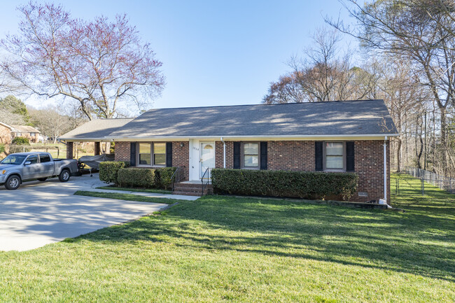 Holly Gardens in Charlotte, NC - Building Photo - Building Photo