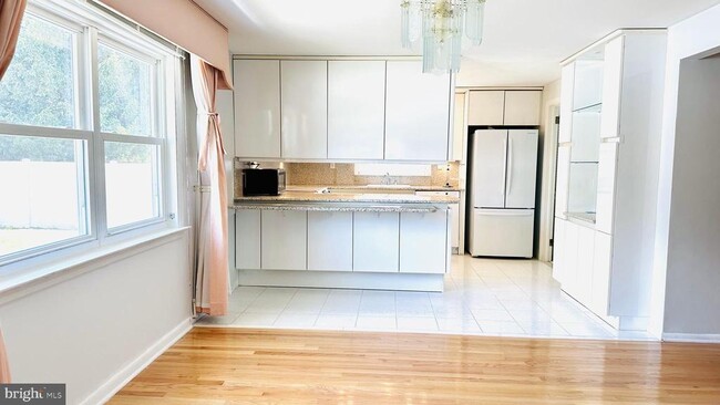 237 5th Ave in Cherry Hill Township, NJ - Building Photo - Building Photo