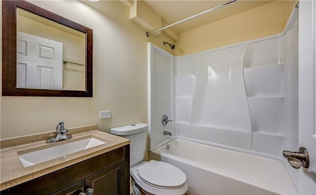 5726 Roosevelt Way NE in Seattle, WA - Building Photo - Building Photo