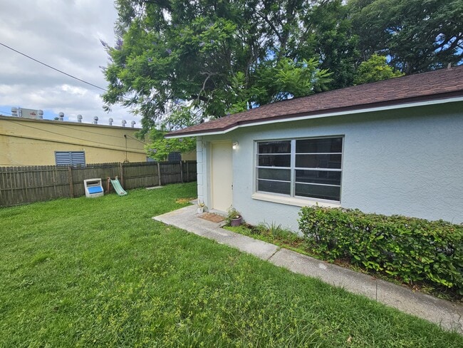 1409 Laura St in Clearwater, FL - Building Photo - Building Photo