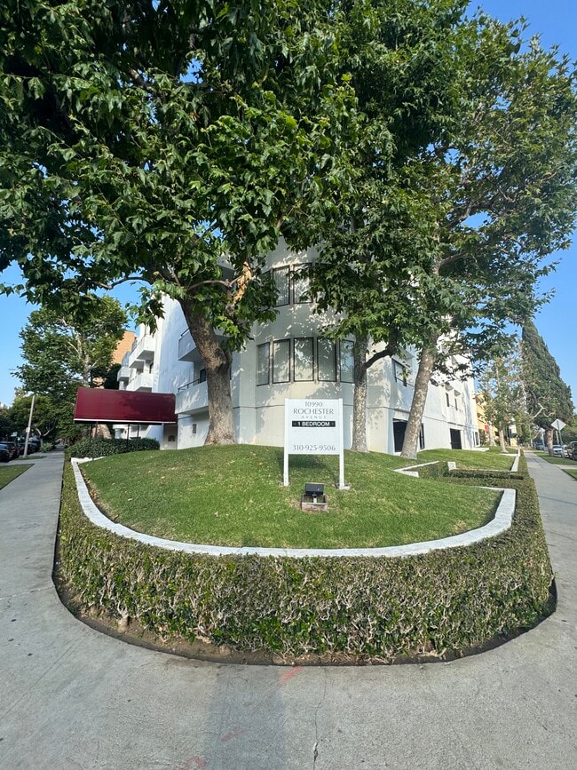 10990 Rochester Ave