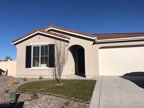 10000 Quintana Dr in Reno, NV - Building Photo - Building Photo