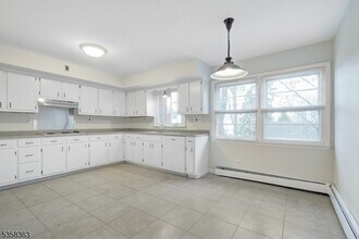 26 Rawley Pl in Millburn, NJ - Building Photo - Building Photo