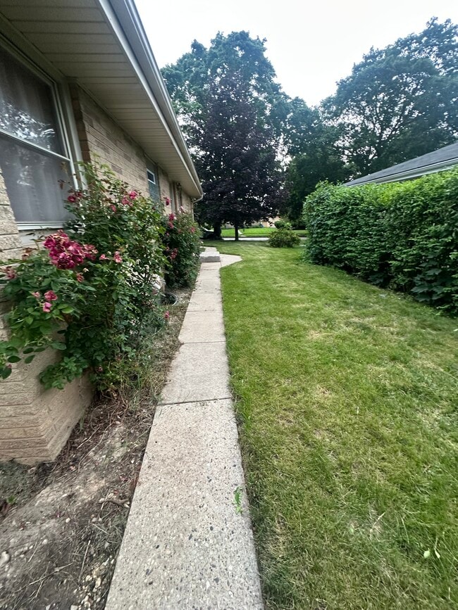 6431 N 76th St in Milwaukee, WI - Building Photo - Building Photo