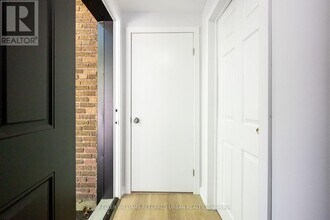 2556 Lake Shore Blvd W in Toronto, ON - Building Photo - Building Photo