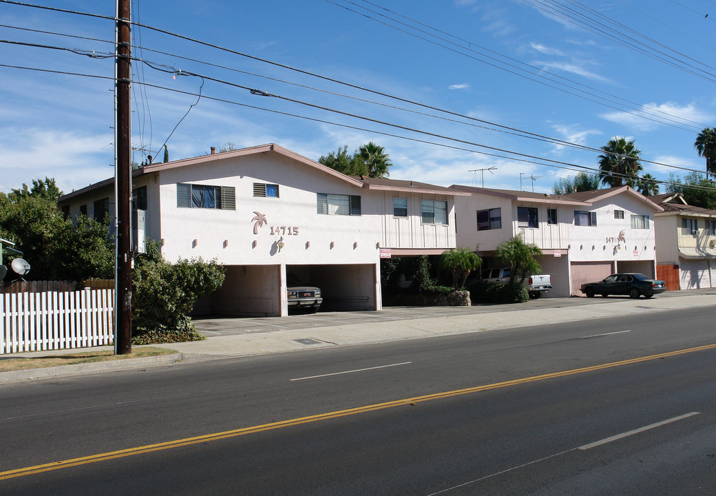 14707 Magnolia Blvd in Van Nuys, CA - Building Photo