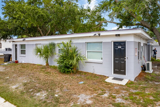 1006-1017 Vine Ave in Clearwater, FL - Building Photo - Building Photo