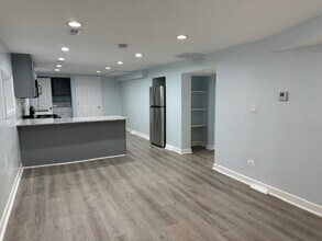 5823 N Rockwell St in Chicago, IL - Building Photo - Building Photo