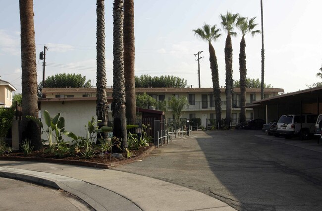 351 E Rossellen Pl in Covina, CA - Building Photo - Building Photo