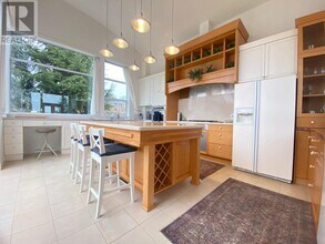 251 6th St W in North Vancouver, BC - Building Photo - Building Photo