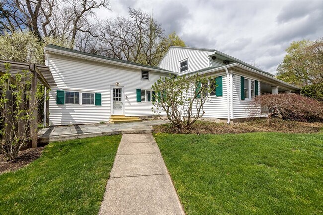 1253 Fairport Rd in Fairport, NY - Building Photo - Building Photo