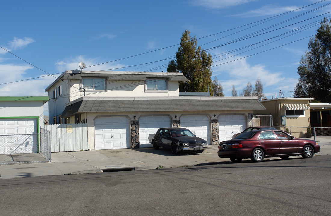 2341 Maine Ave in Richmond, CA - Foto de edificio