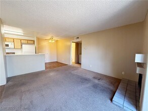 2982 Juniper Hills Blvd, Unit 204 in Las Vegas, NV - Building Photo - Building Photo